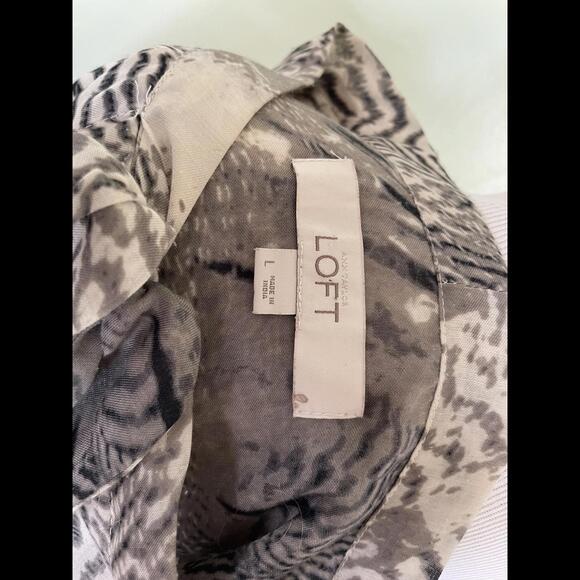 Ann Taylor LOFT Abstract Animal Print Gray Tie Neck Blouse Large L 17-0093 - Picture 5 of 5